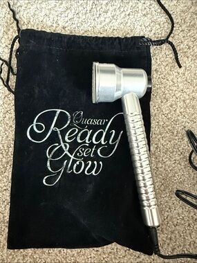 Ready Set Glow Silver Handheld Grooming Device